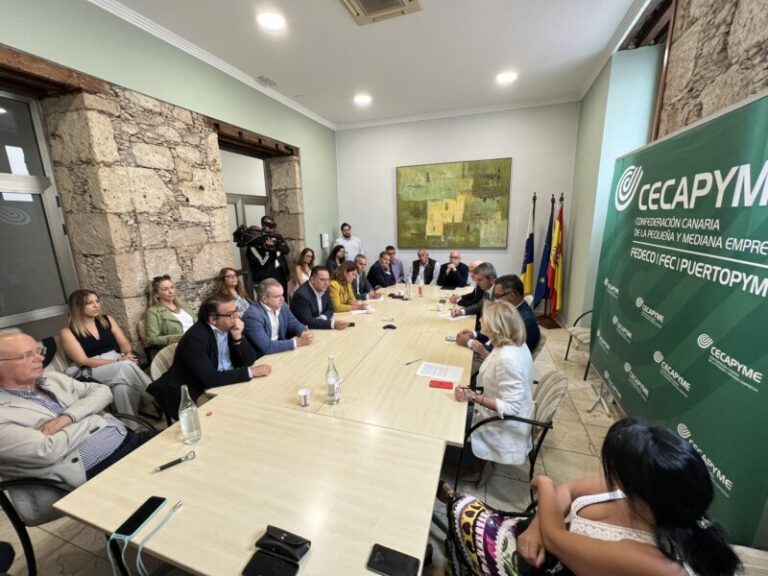 Domínguez: «Están formando a los jóvenes para puestos inexistentes»