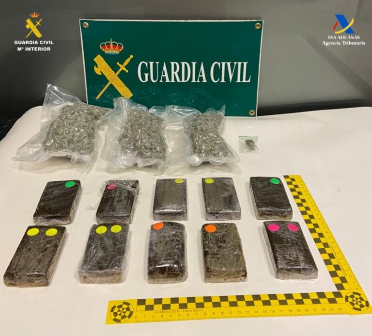 Detenido un pasajero en el Aeropuerto de Fuerteventura con un kilo de hachís y casi 360 gramos de marihuana