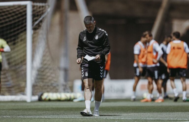 García Pimienta: El partido ante el Levante es «el más importante de la temporada»