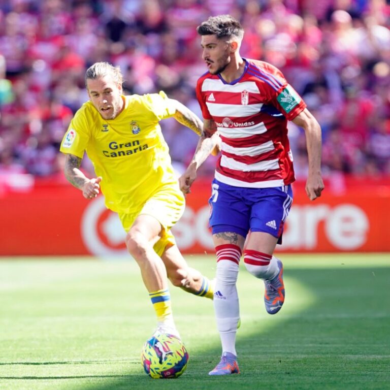 El Granada arrebata el segundo puesto a Las Palmas (2-1)