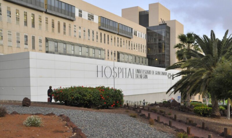 Imagen de archivo del Hospital Doctor Negrín, en Gran Canaria, donde fue trasladada la mujer atropellada