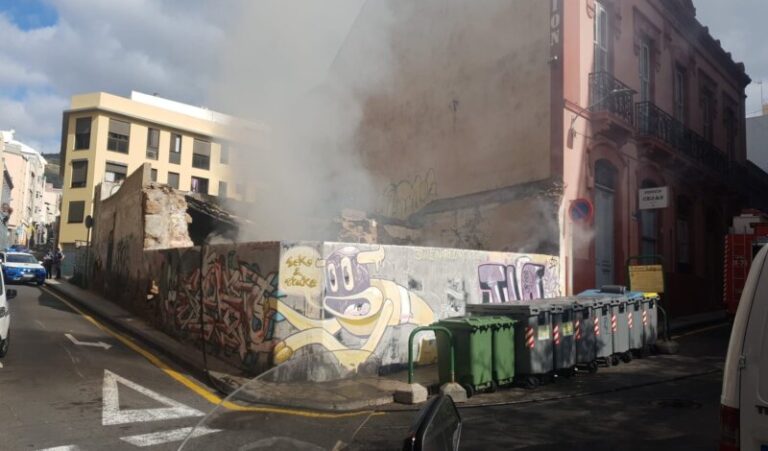 Sofocan un incendio en un solar del centro de Santa Cruz de Tenerife