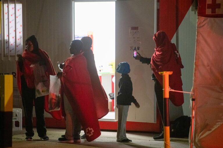 Rescatados 402 migrantes en la ruta canaria