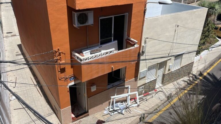 Una mujer resulta herida en Tenerife tras explotar en su vivienda una bombona de gas