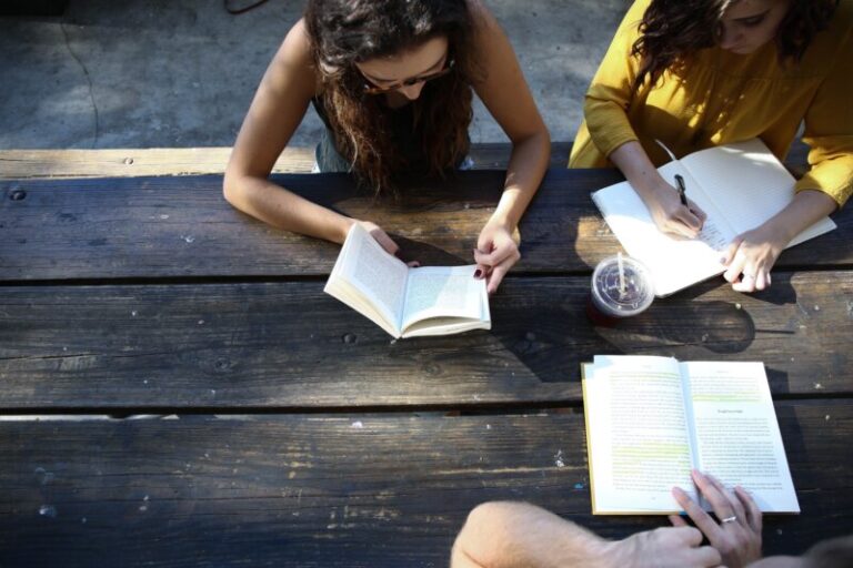 ‘Canarias es Cultura’ se adentra en los clubs de lectura por el Día del Libro