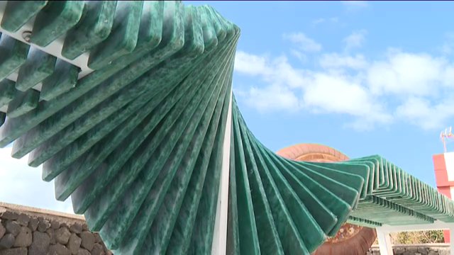 El Hierro instala un banco elaborado a partir de residuos obtenidos del mar