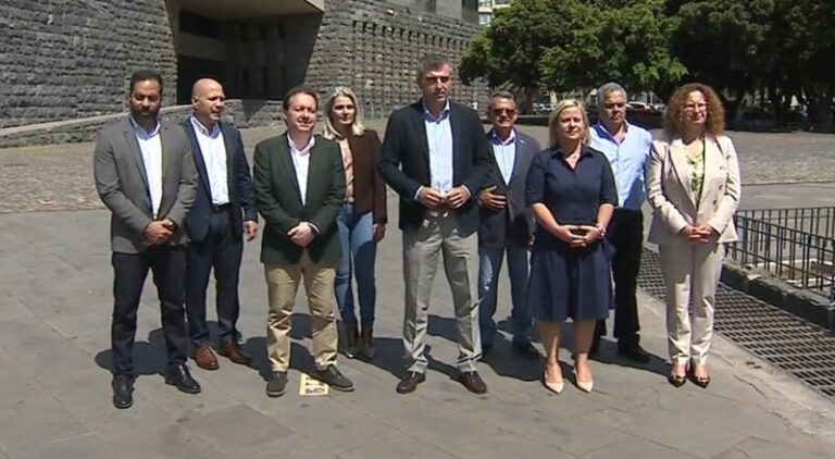 Domínguez presenta su lista regional al Parlamento de Canarias