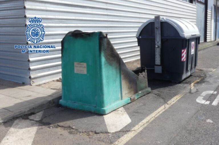 Dos detenidos por quemar vehículos y contenedores en Arrecife