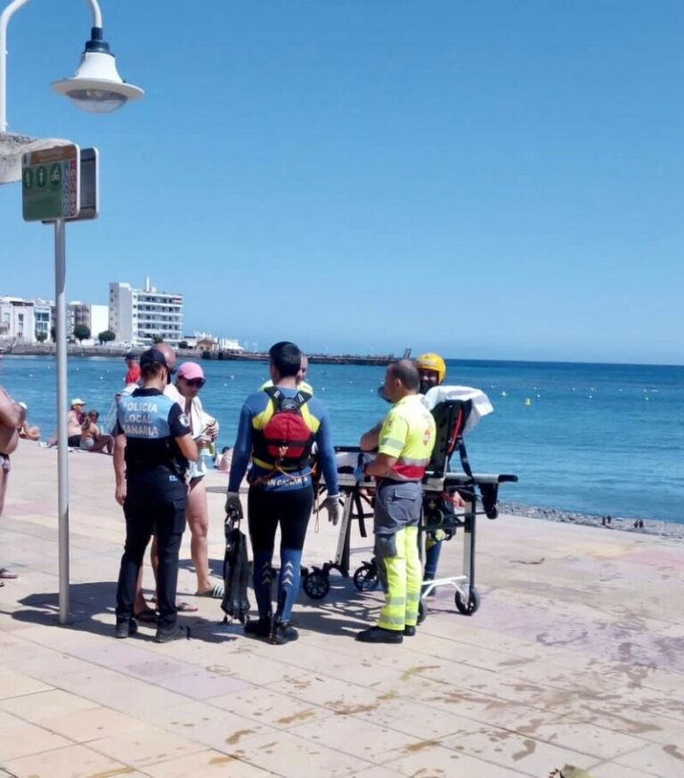 Rescatan a una persona en playa de Arinaga a la altura de “Los Barquillos”