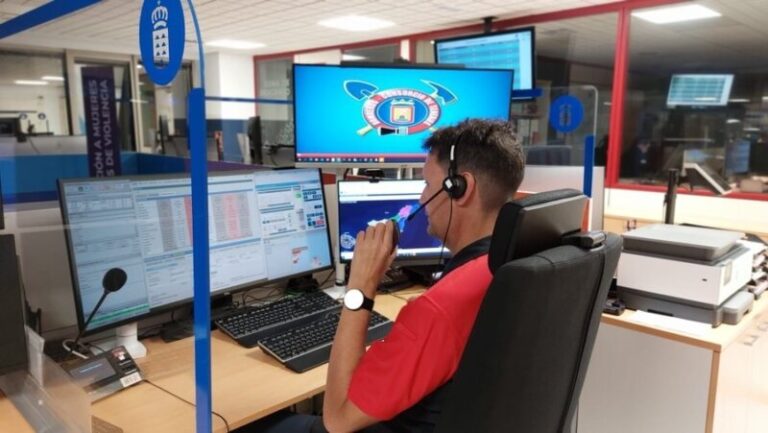 Los Bomberos rescatan a una joven tras sufrir una caída en el Teide