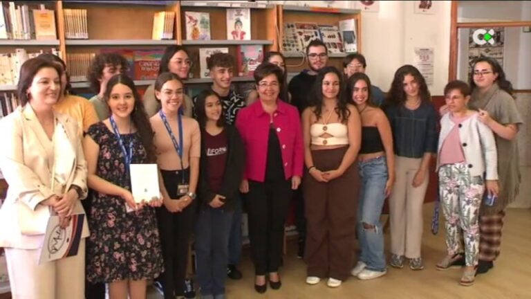 La biblioteca del IES San Matías recibe el nombre de Dolores Corbella