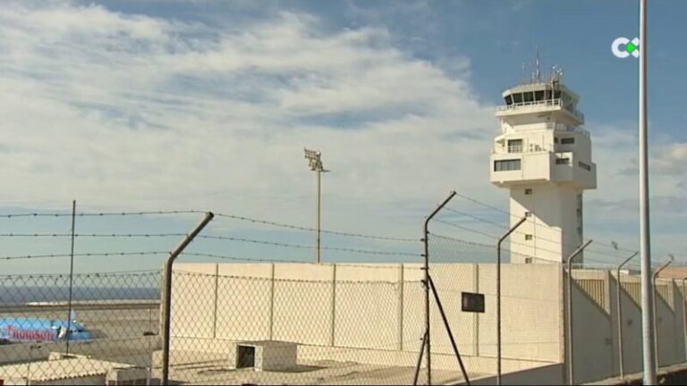 Expulsan a los pasajeros que se pelearon en el vuelo procedente de Liverpool