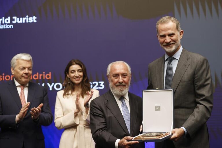 El rey advierte de que la guerra de Ucrania “amenaza seriamente” a la democracia