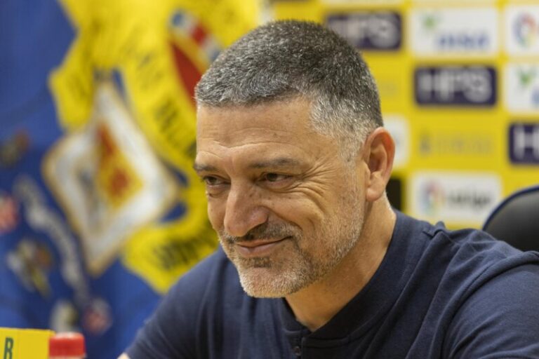 García Pimienta: “El Alavés es muy fuerte en Mendizorroza, tiene un equipazo”