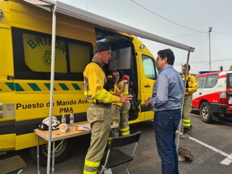 Más de 300 personas participan en el operativo contra incendios forestales en Tenerife