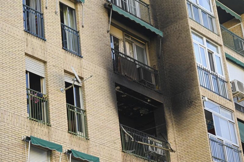 Muere un niño de 6 años y su madre resulta herida grave en un incendio en Granada