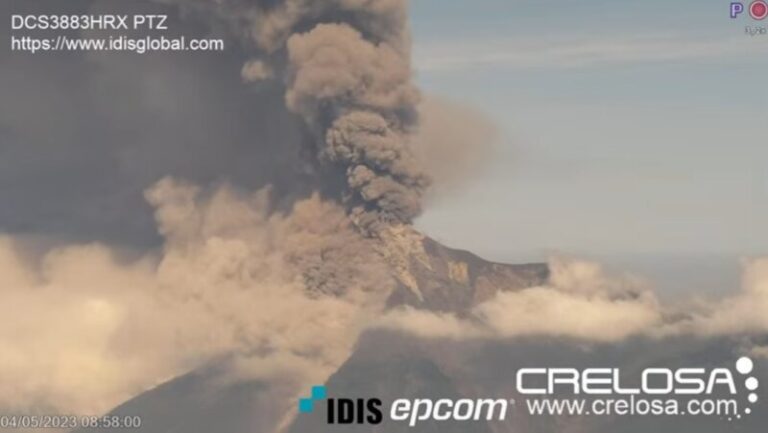 El Volcán de Fuego, en Guatemala, entra en erupción