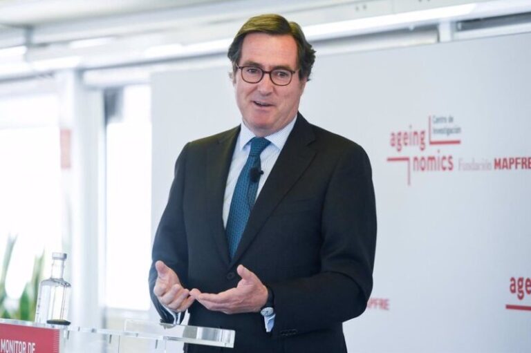 La CEOE aprueba por unanimidad el acuerdo salarial hasta 2025