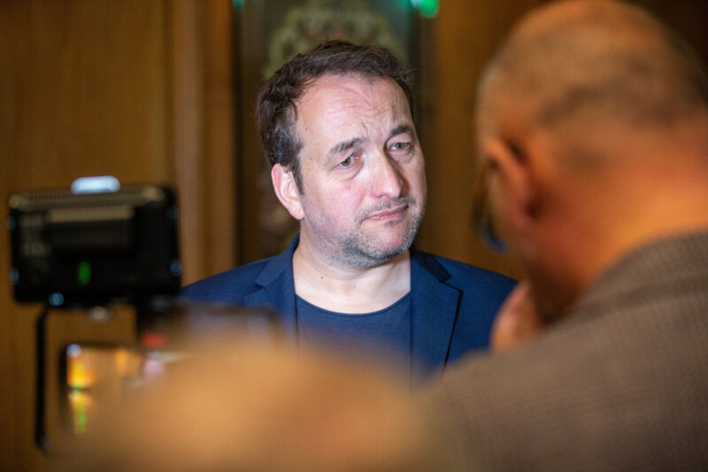 El director ejecutivo de Republic, Graham Smith, y otros cinco voluntarios pasaron a disposición policial en torno a las 06.30 durante los preparativos de la protesta convocada