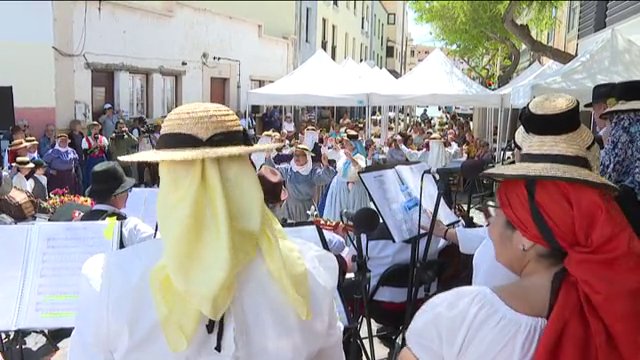 El Hierro, música y baile para celebrar el Día de Canarias