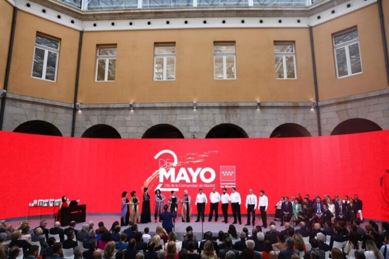 Ayuso choca con el Gobierno por el protocolo en un Dos de Mayo preelectoral
