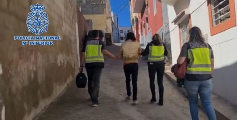 Detenida una pareja en Gran Canaria por agresión sexual y grabar a sus hijas con móvil