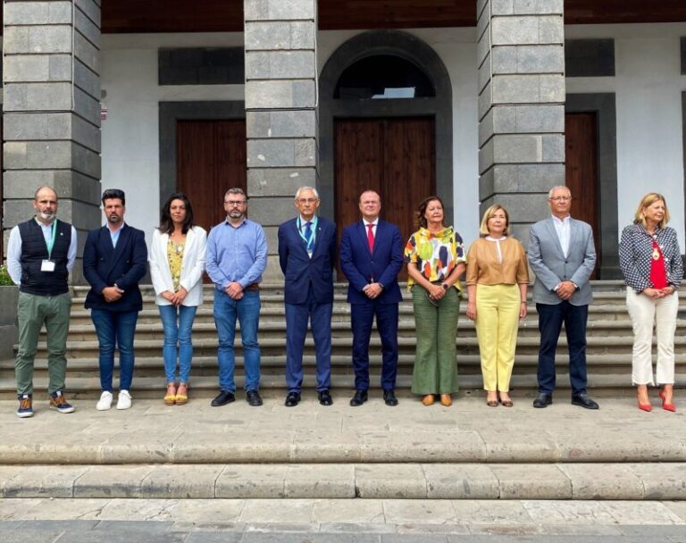 Gran Canaria guarda minuto de silencio por el asesinato machista en Fuerteventura