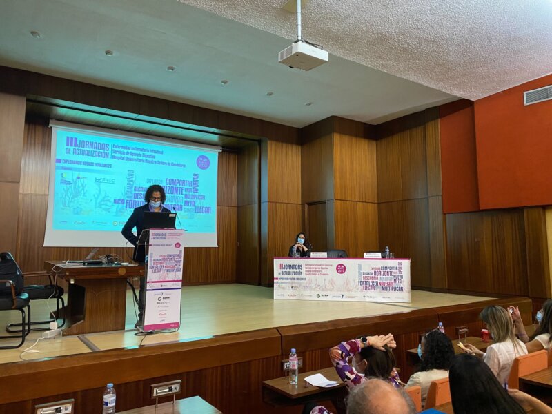 A la cita acudieron sanitarios de diversos servicios del complejo hospitalario que conceden una atención multidisciplinar a los pacientes