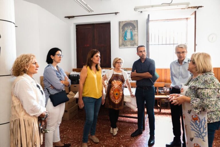 Jimena Delgado visita el comedor social de Santo Domingo