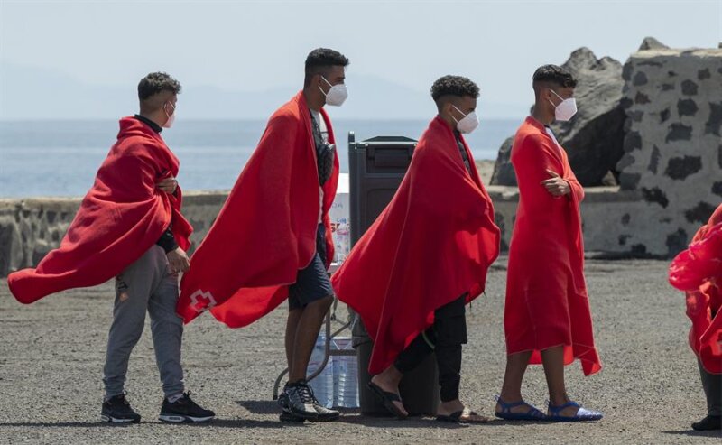 Llega una tercera embarcación con migrantes a Canarias