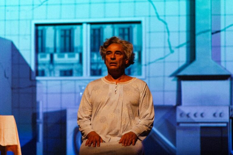 Eduard Fernández protagoniza en el Cuyás ‘Todas las canciones de amor’