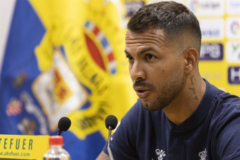 Jonathan Viera cree que el equipo se «merece» el premio final del ascenso
