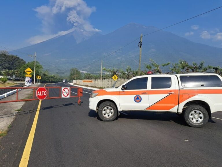 Guatemala eleva la alerta por la erupción del volcán de Fuego