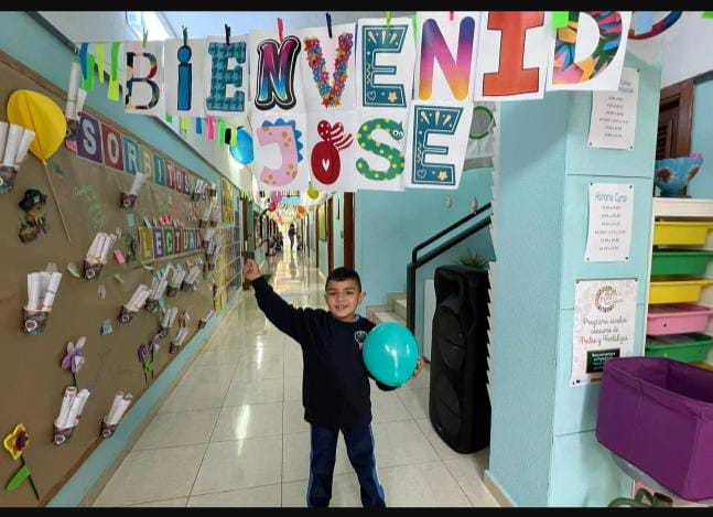 José vuelve al cole y sus compañeros del CEIP Campino lo reciben con aplausos