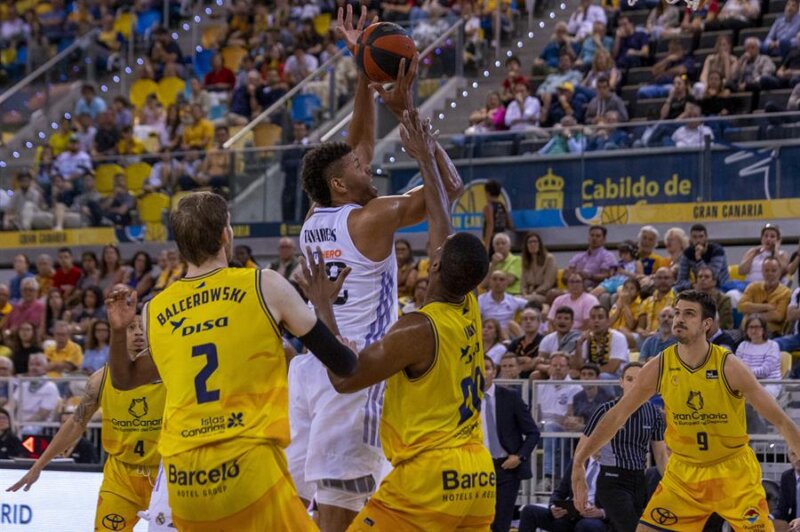 El Real Madrid se impone ante el Granca 67-95