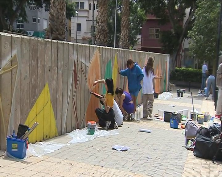 Un mural en reconocimiento a la artista María Belén Morales