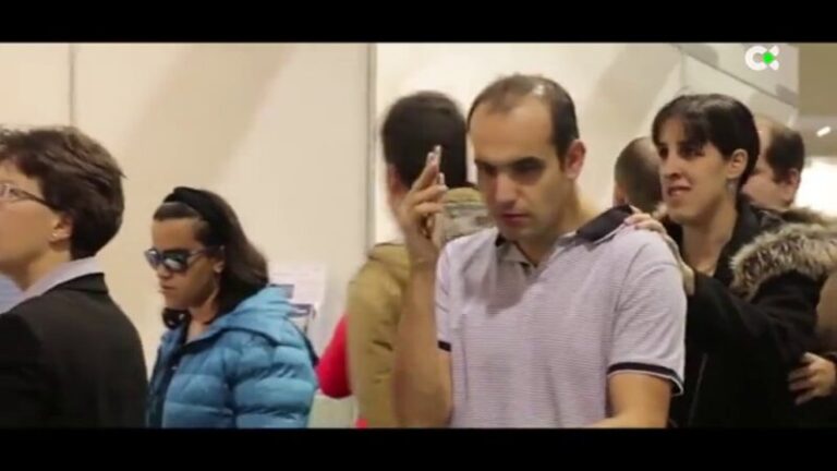 Las farmacias de Tenerife ofrecen una app para personas con discapacidad visual