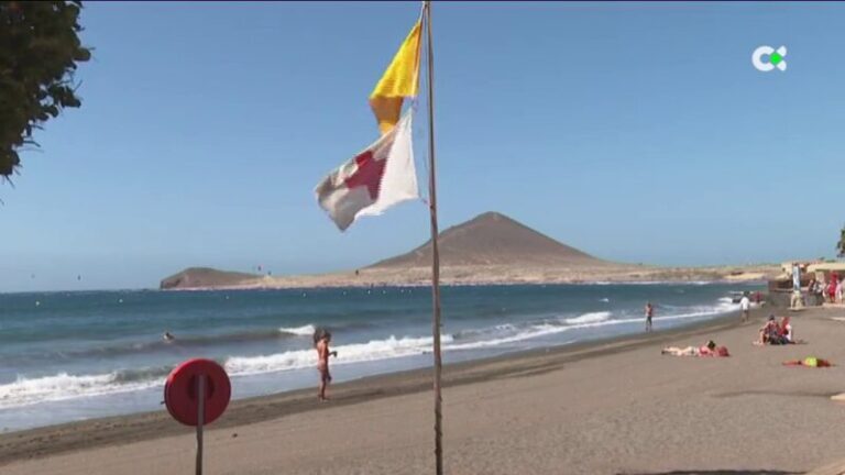 Los vecinos de El Médano, en Tenerife, denuncian la mala calidad de sus aguas