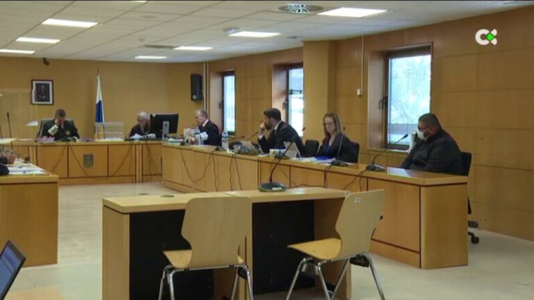 Se enfrenta a 40 años de cárcel por matar presuntamente a sus padres