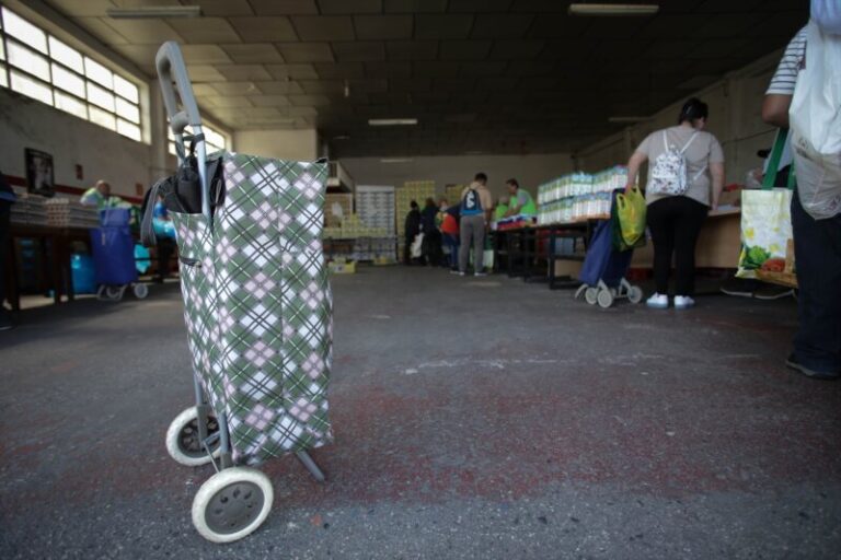 La pobreza se agrava para los que no salieron de la crisis de la pandemia