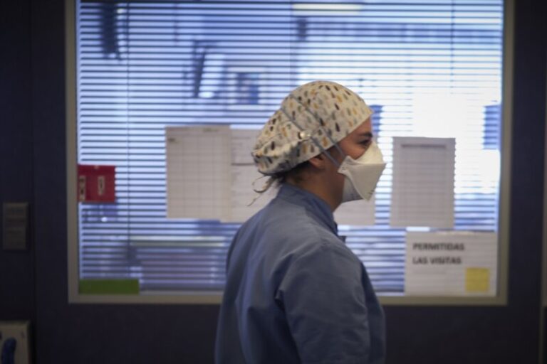 Caen hasta 126 el número de personas hospitalizadas por Covid-19 en Canarias