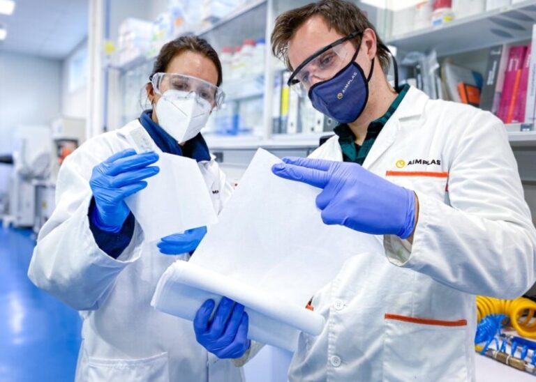 Debaten el posible fin de las mascarillas obligatorias en centros sanitarios