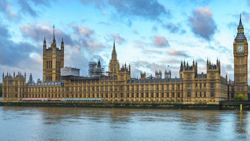 Las autoridades británicas tenían intención de transformar el barco en un alojamiento flotante para cerca de 500 migrantes en las inmediaciones de Birkenhead