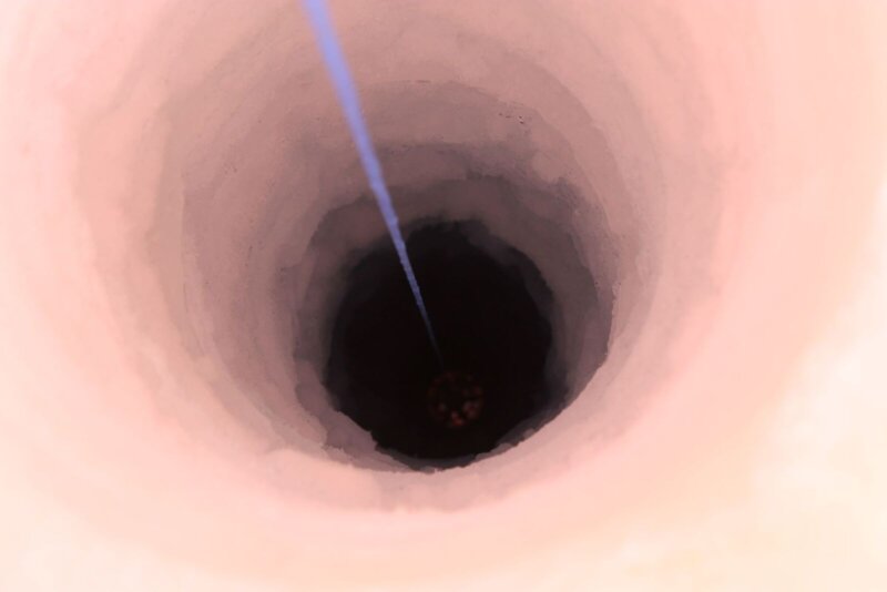 Hueco excavado en el mar de Ross para extraer las muestras de agua. Imagen: Federico Baltar.