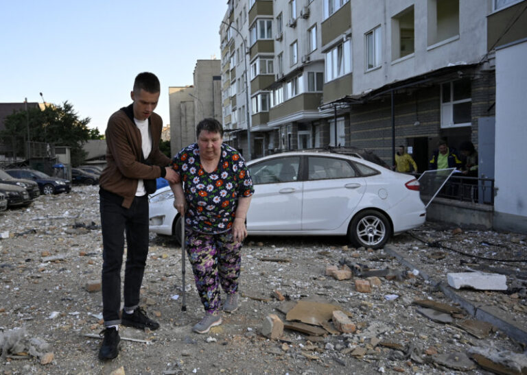 Rusia bombardea Kiev en plena visita de una delegación de paz africana