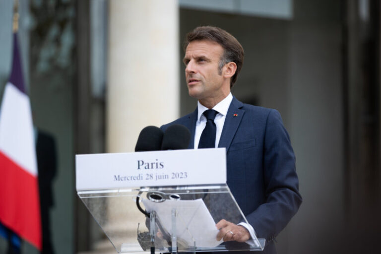 Macron convoca de nuevo una unidad de crisis interministerial por las protestas