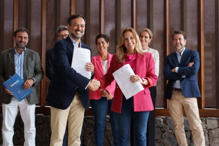 Dávila y Afonso garantizan el pacto CC-PP en el Cabildo de Tenerife pese a decaer la moción de censura
