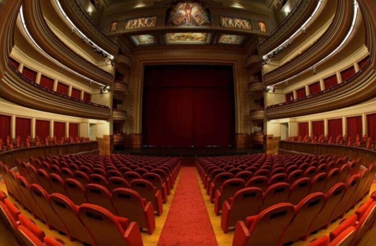 Las Palmas de Gran Canaria entrega sus Honores y Distinciones en un acto en el Pérez Galdós