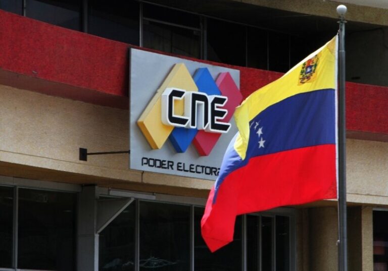 La cúpula del Consejo Nacional Electoral de Venezuela anuncia su dimisión