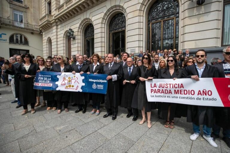 Los abogados reclaman una solución a la «parálisis de la Justicia»